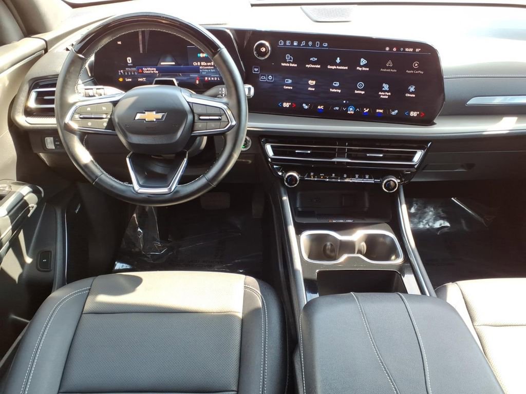 Used 2025 Chevrolet Traverse LT w/ Enhanced Driving Package AWD/4WD image 16