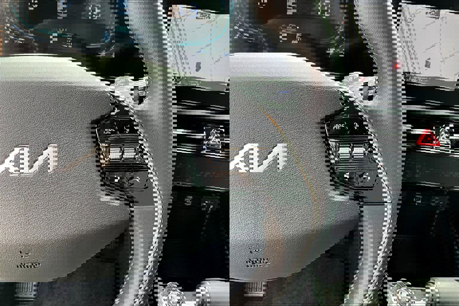 Used 2025 Kia Niro EX image 24