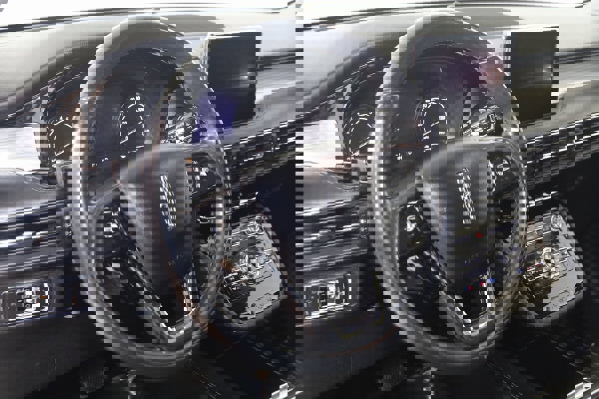 Used 2020 Lincoln Corsair FWD w/ Premium Package image 6