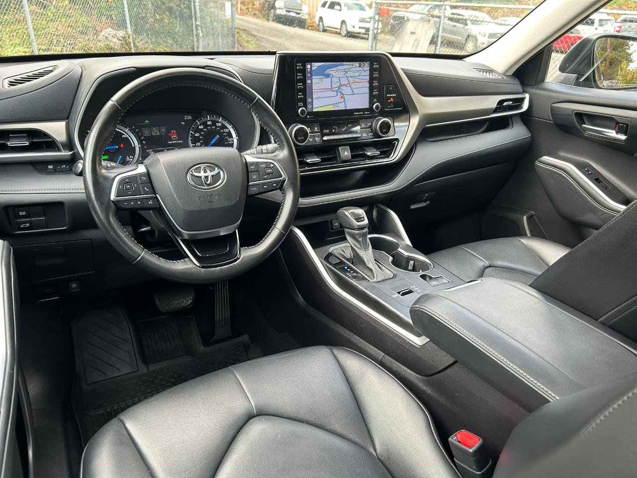 Used 2021 Toyota Highlander XLE AWD/4WD image 14
