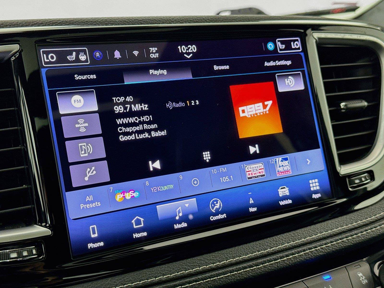Used 2025 Chrysler Pacifica Limited FWD image 23