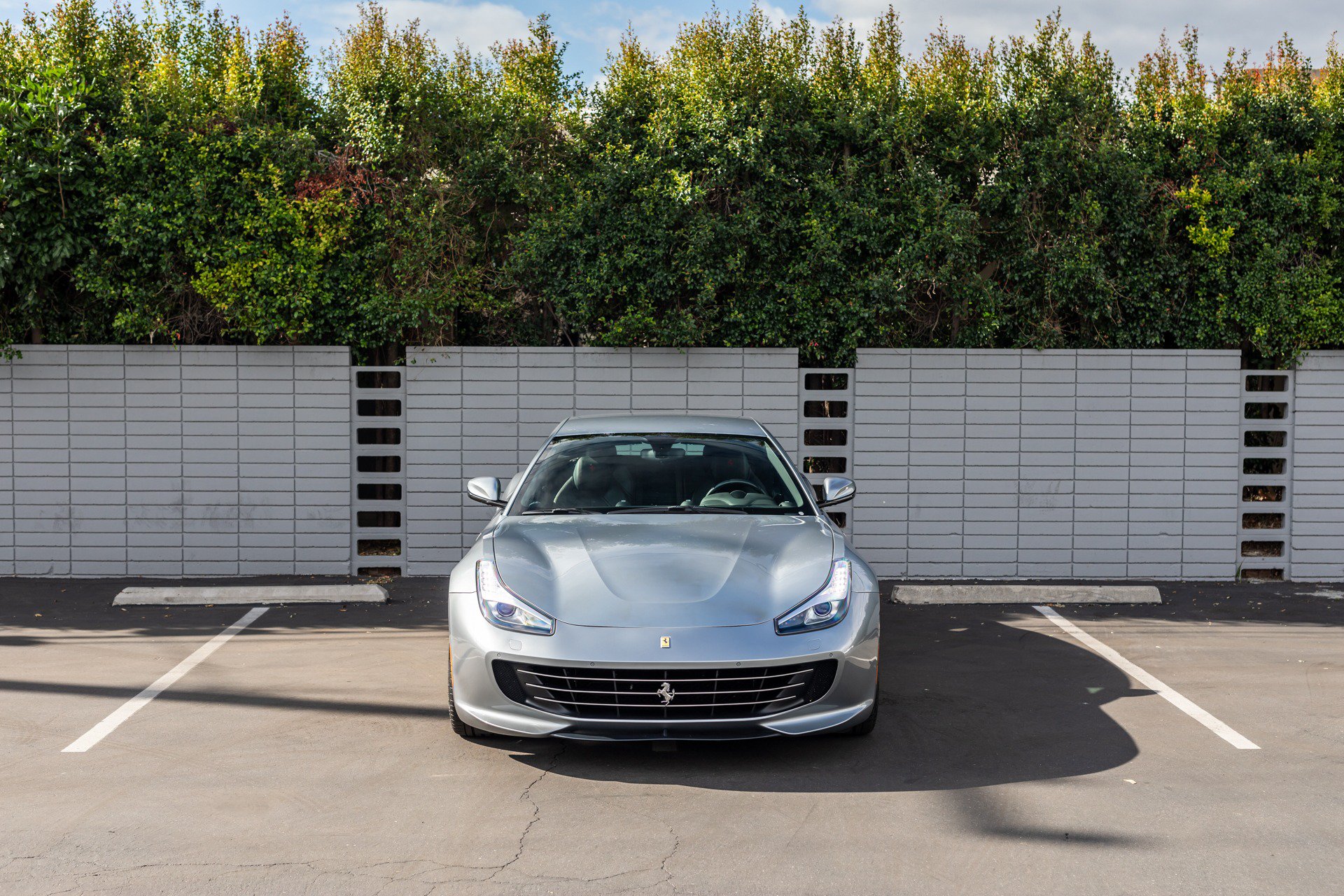Used 2018 Ferrari GTC4Lusso T RWD image 2