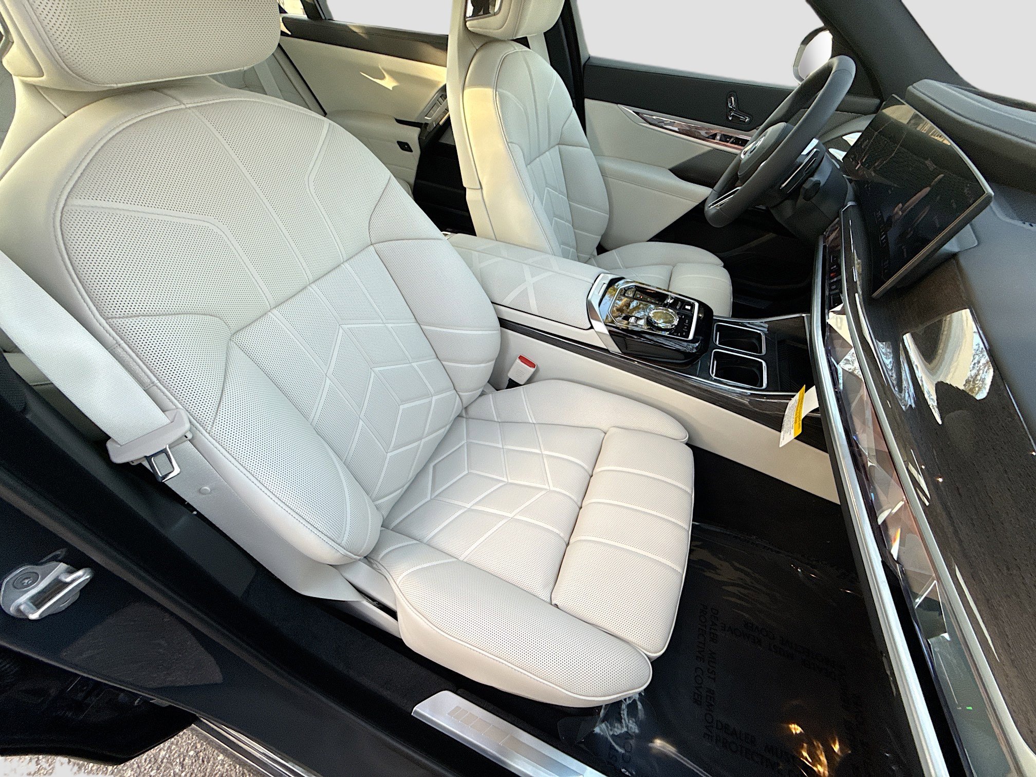 New 2026 BMW 750e xDrive AWD/4WD image 15