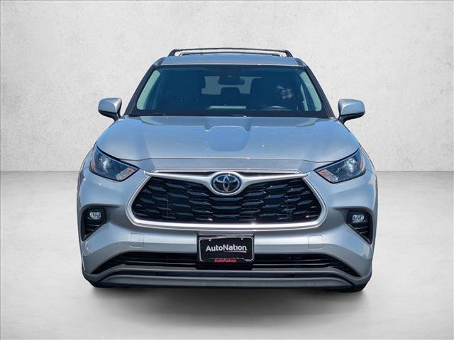 Used 2022 Toyota Highlander LE FWD image 2