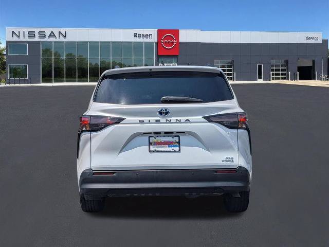 Used 2023 Toyota Sienna XLE FWD image 4