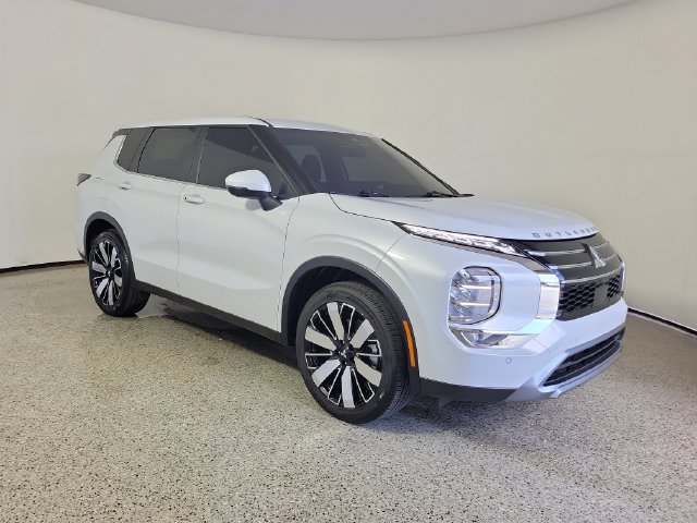 Used 2026 Mitsubishi Outlander SE FWD image 4