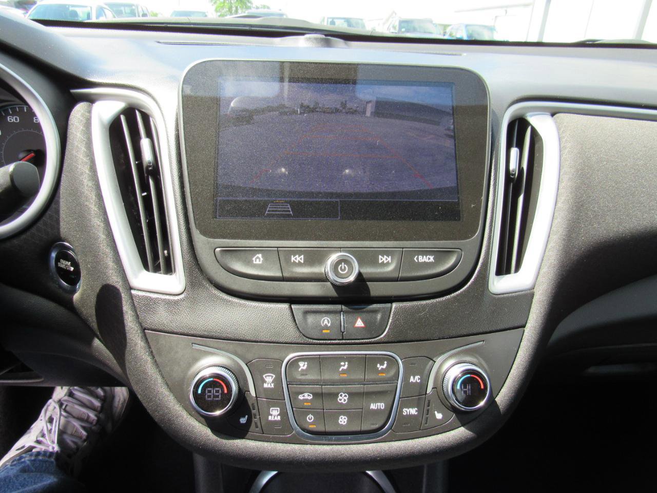 Used 2022 Chevrolet Malibu LT FWD image 16