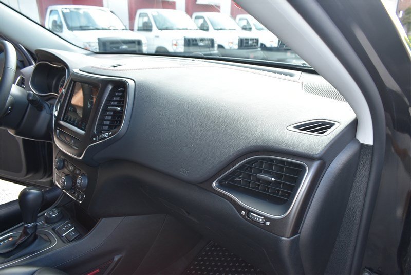 Used 2022 Jeep Cherokee Trailhawk w/ Comfort/Convenience Group AWD/4WD image 32