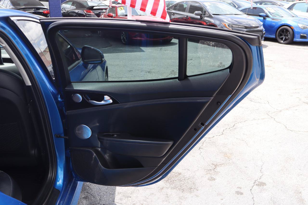 Used 2018 Kia Stinger Premium RWD image 11