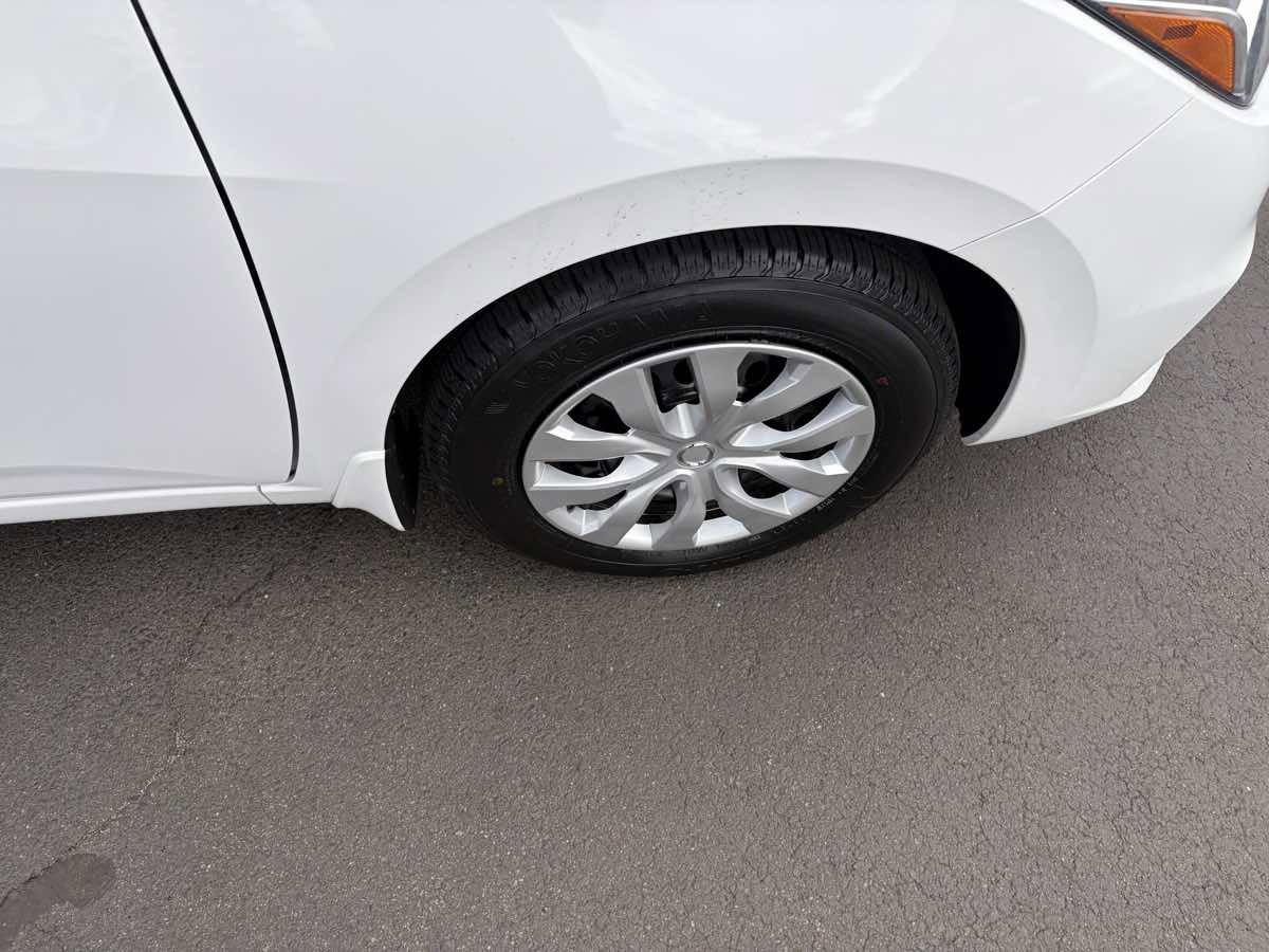 Used 2022 Nissan Versa S image 27