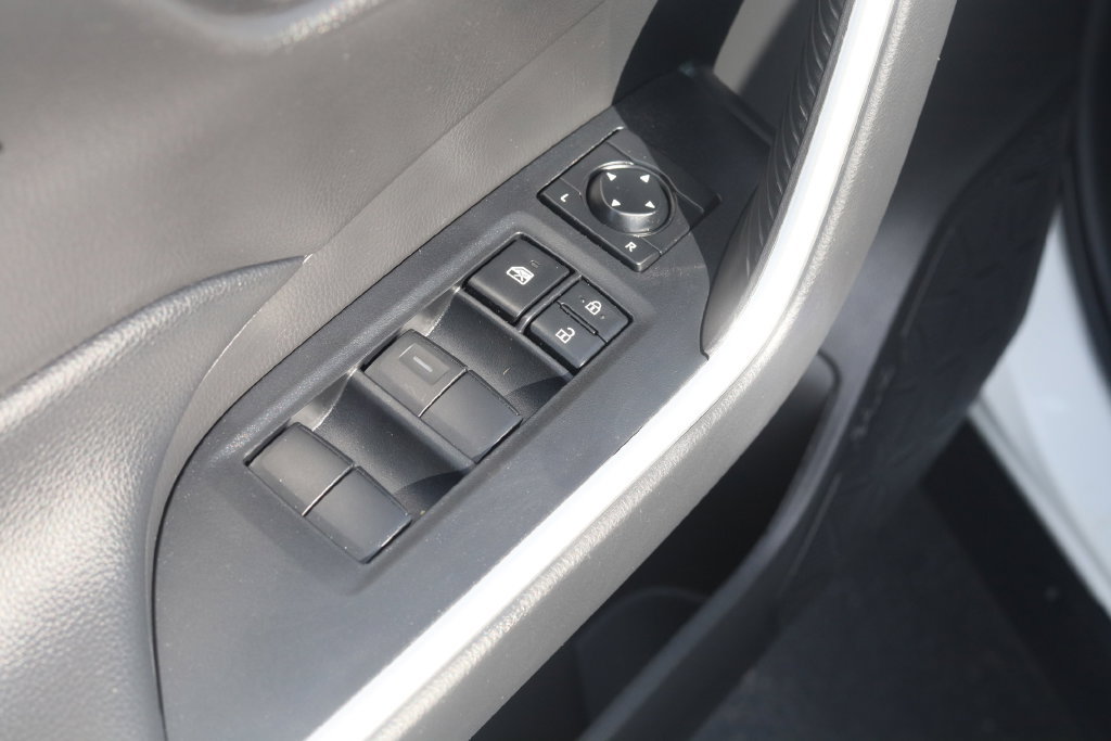 Used 2024 Toyota RAV4 LE FWD image 5