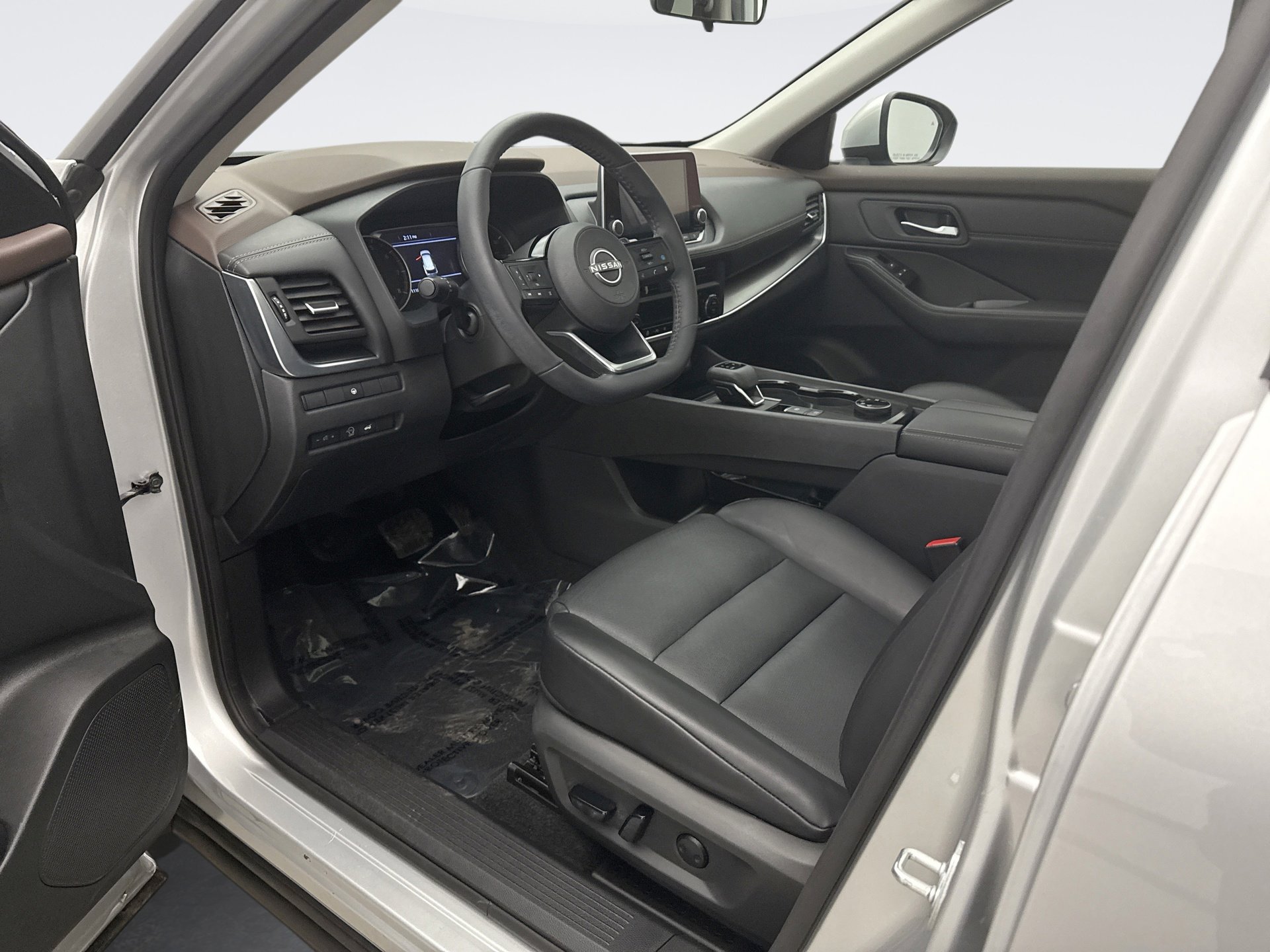 Used 2023 Nissan Rogue SV w/ SV Premium B Package image 10