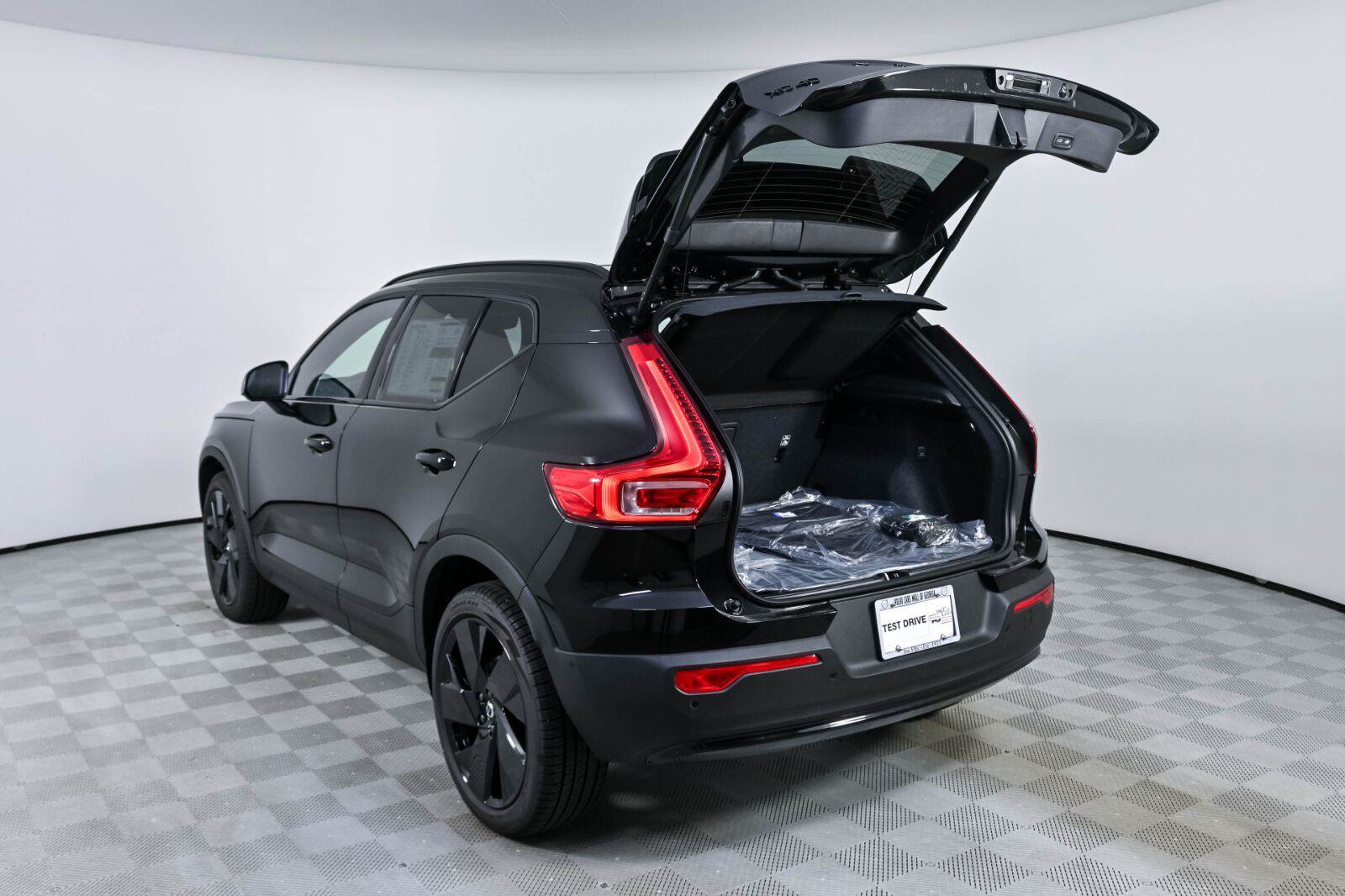 New 2026 Volvo XC40 B5 Ultra w/ Protection Package Premier AWD/4WD image 32