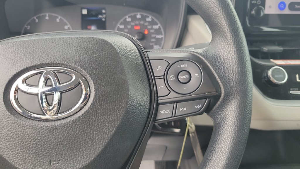Used 2025 Toyota Corolla LE FWD image 18