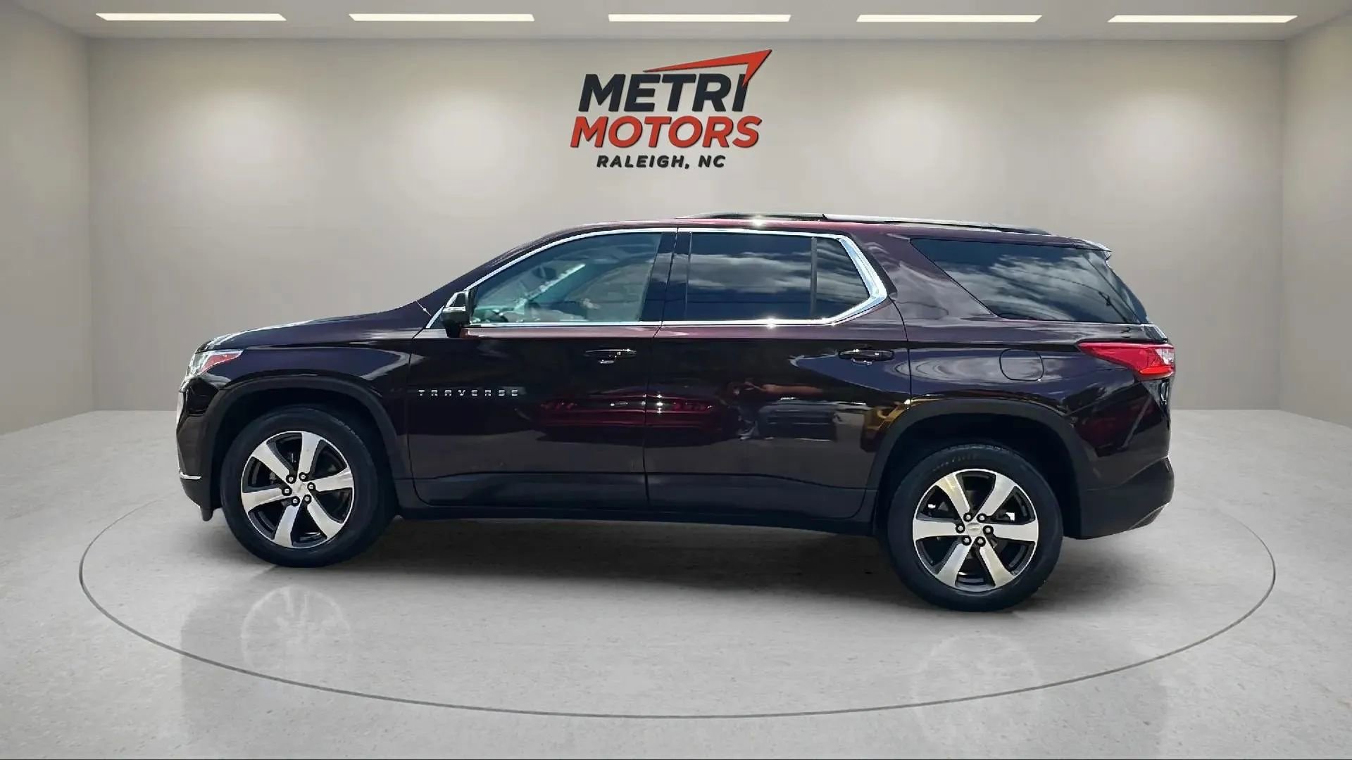 Used 2021 Chevrolet Traverse LT w/ LT Premium Package image 8