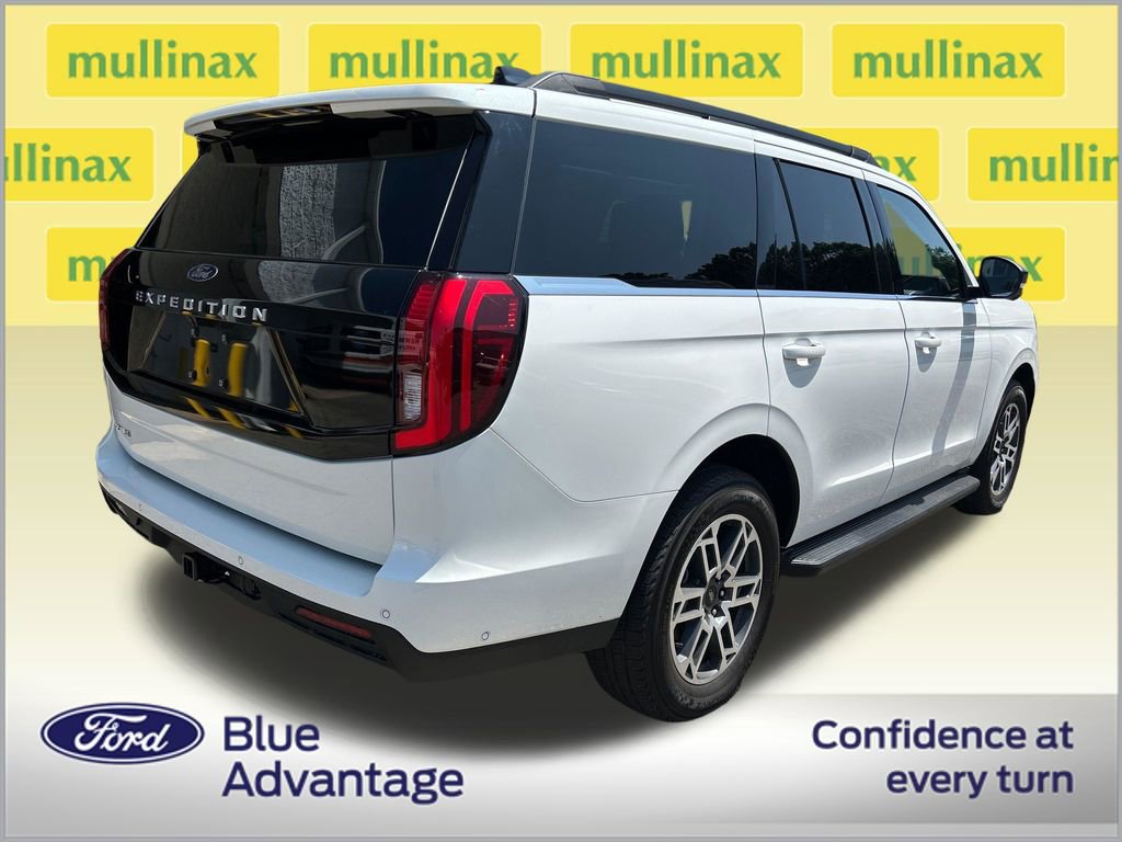 Used 2025 Ford Expedition Active RWD image 2