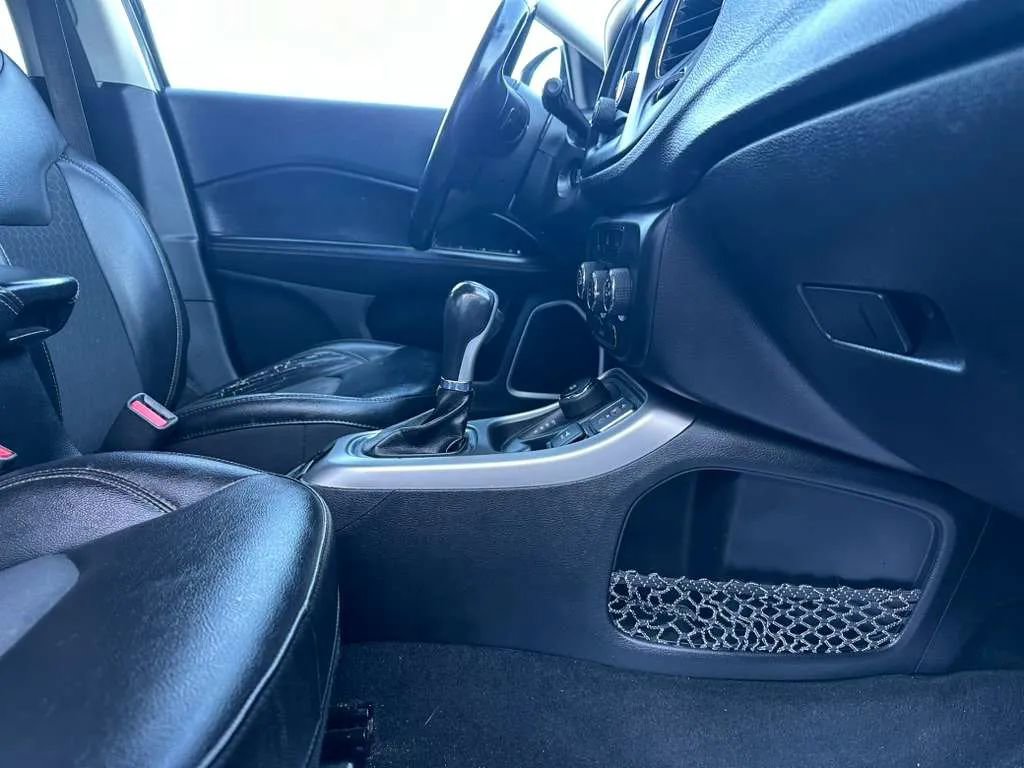 Used 2018 Jeep Compass Latitude image 47