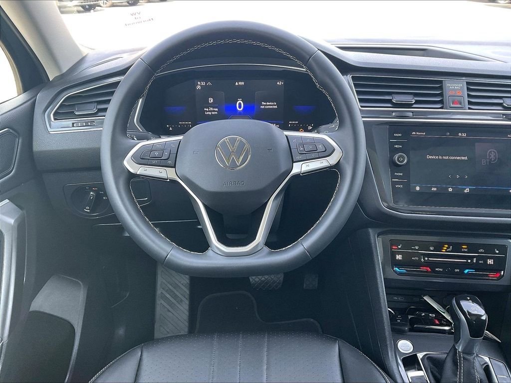 Used 2023 Volkswagen Tiguan SE AWD/4WD image 16