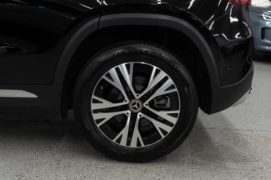 Used 2025 Mercedes-Benz GLA 250 4MATIC w/ Winter Package image 31