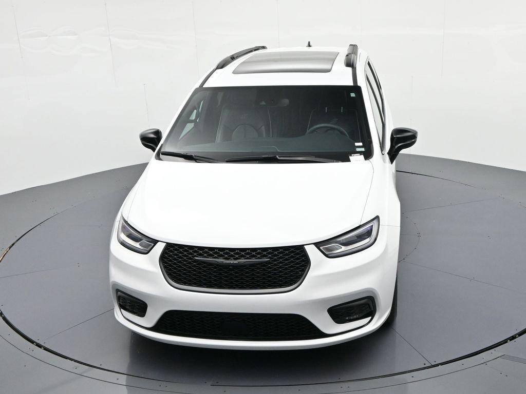 Used 2025 Chrysler Pacifica Limited image 28