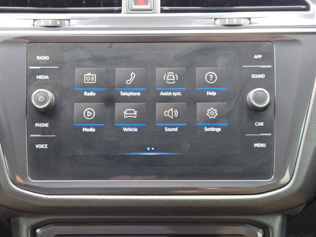 Used 2022 Volkswagen Tiguan SE w/ Panoramic Sunroof Package FWD image 18