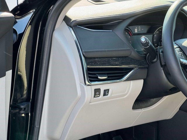 Certified 2023 Cadillac XT4 Premium Luxury w/ LPO, ONYX Package AWD/4WD image 13