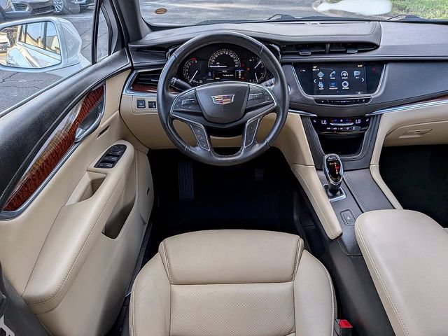 Used 2018 Cadillac XT5 Luxury w/ Driver Awareness Package FWD image 16