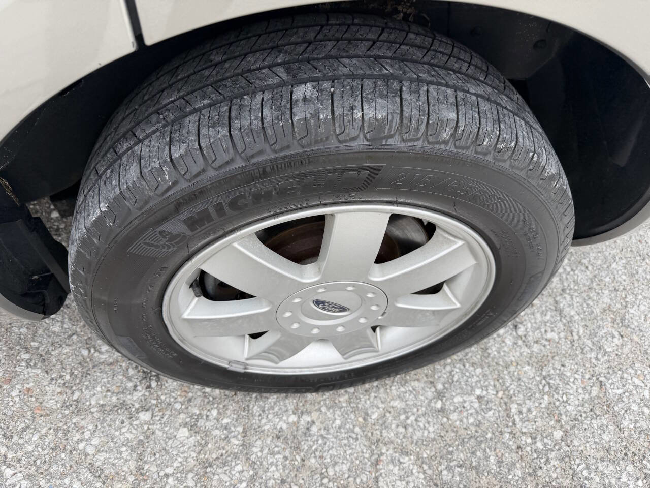 Used 2005 Ford Freestyle SE FWD image 10