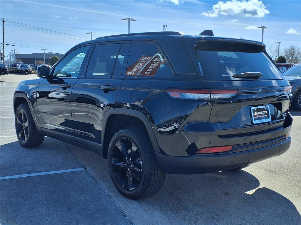 Used 2025 Jeep Grand Cherokee Limited w/ Black Appearance Package image 2