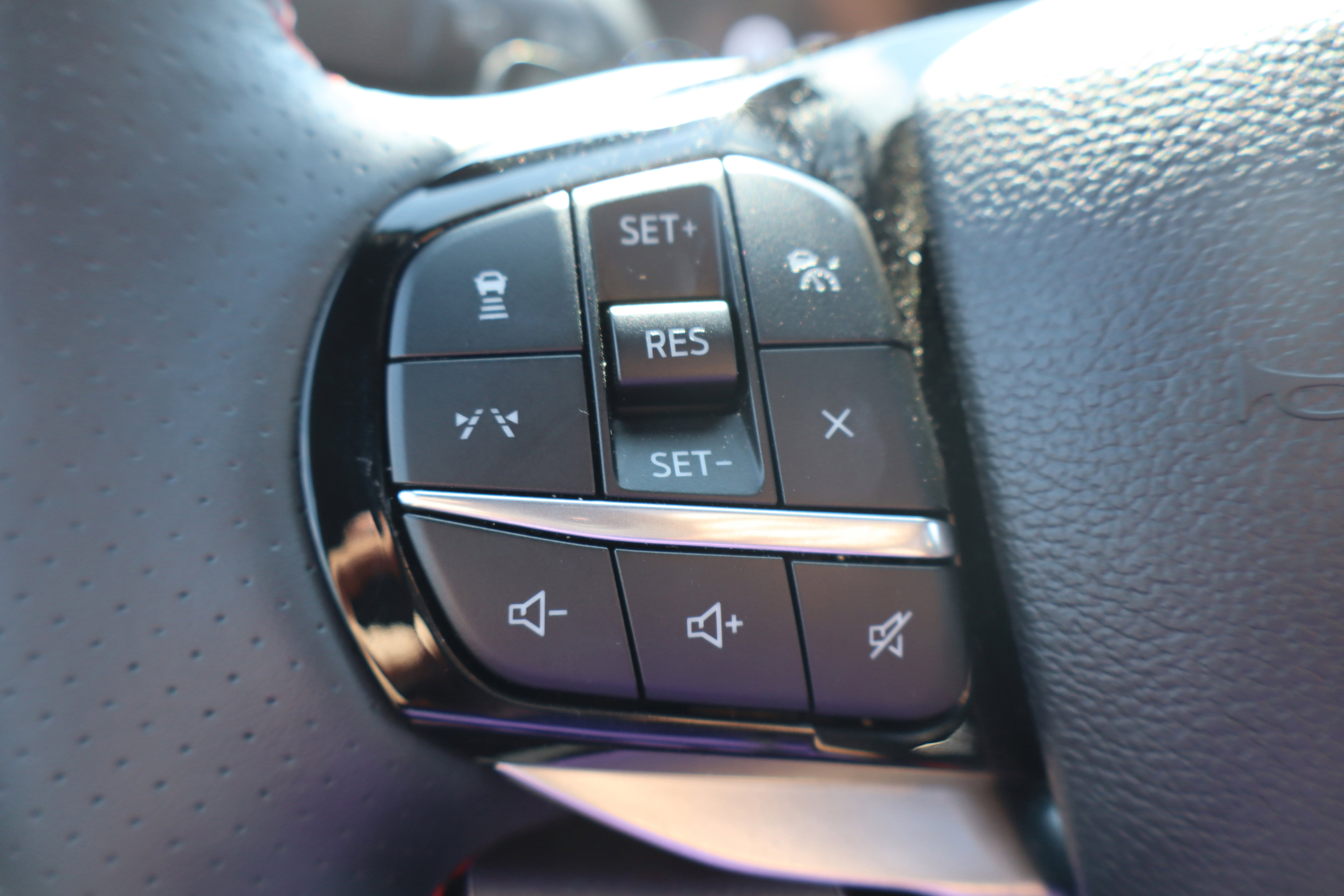 Used 2025 Ford Explorer ST image 17