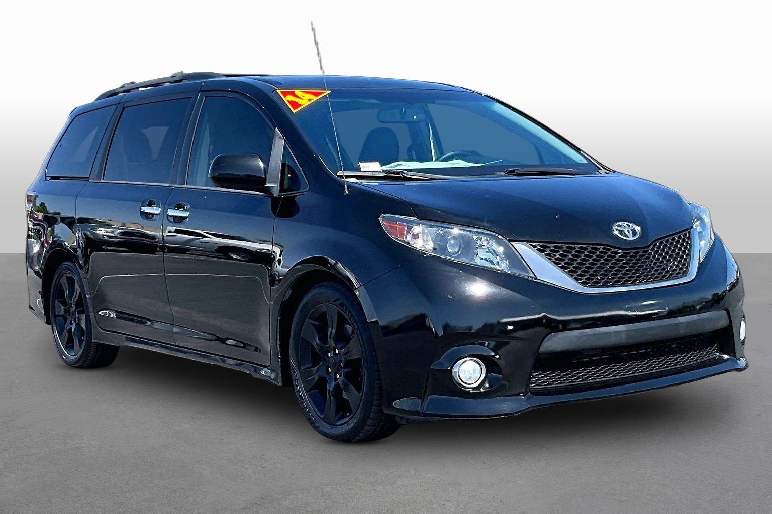 Used 2014 Toyota Sienna SE FWD image 10