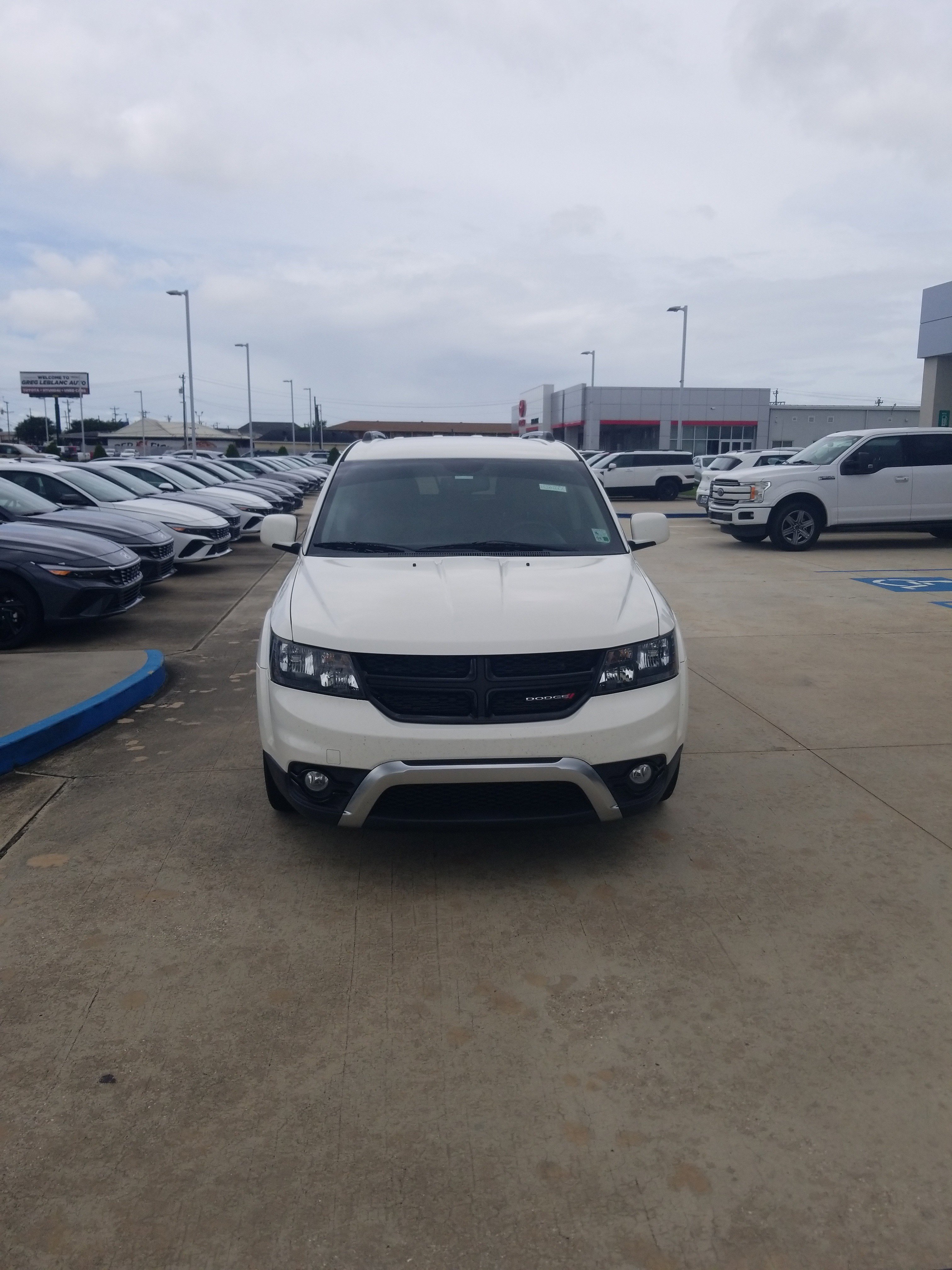 Used 2015 Dodge Journey Crossroad w/ Flexible Seating Group FWD image 2