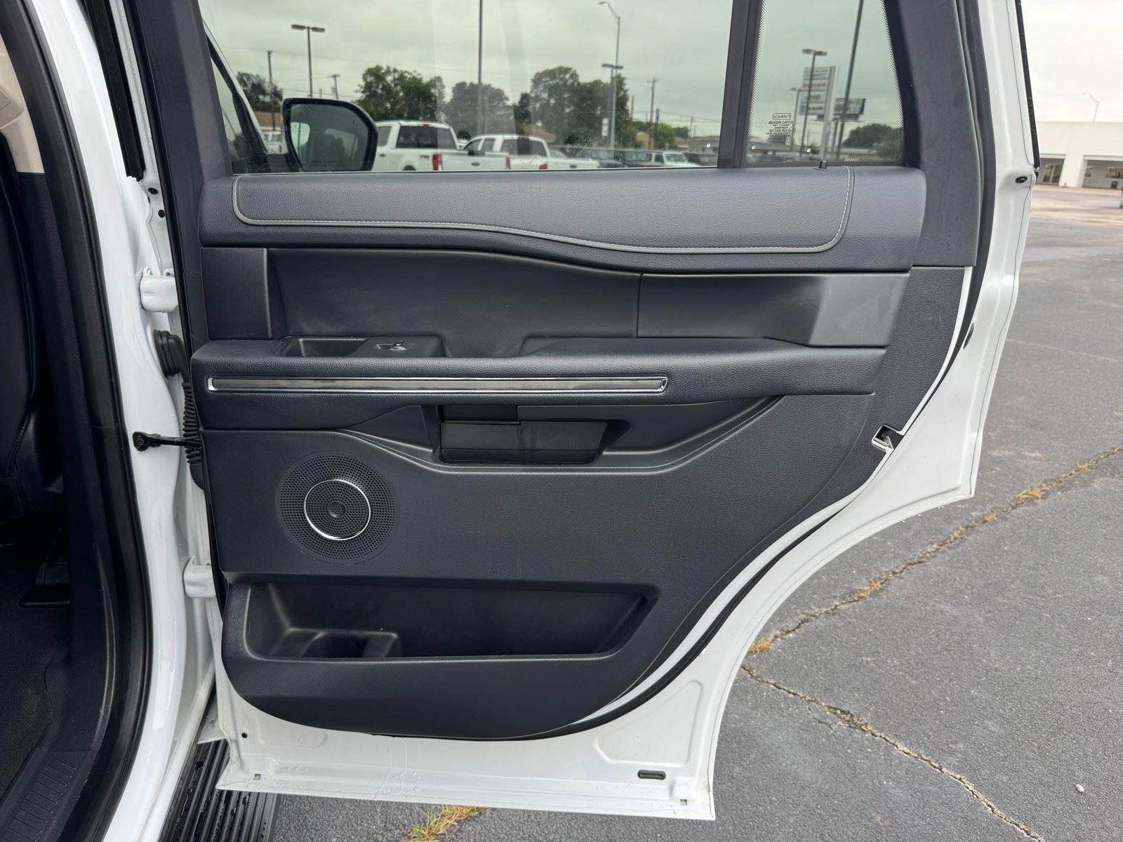 Used 2024 Ford Expedition XLT AWD/4WD image 39