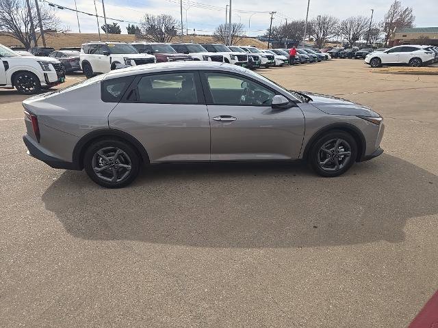 Used 2025 Kia K4 LXS image 6