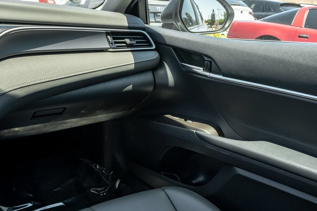 Used 2022 Toyota Camry SE w/ Convenience Package FWD image 17