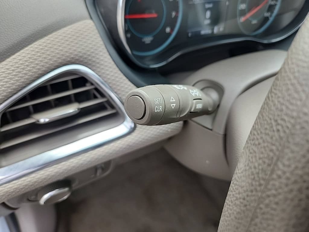 Used 2018 Chevrolet Cruze LS FWD image 11