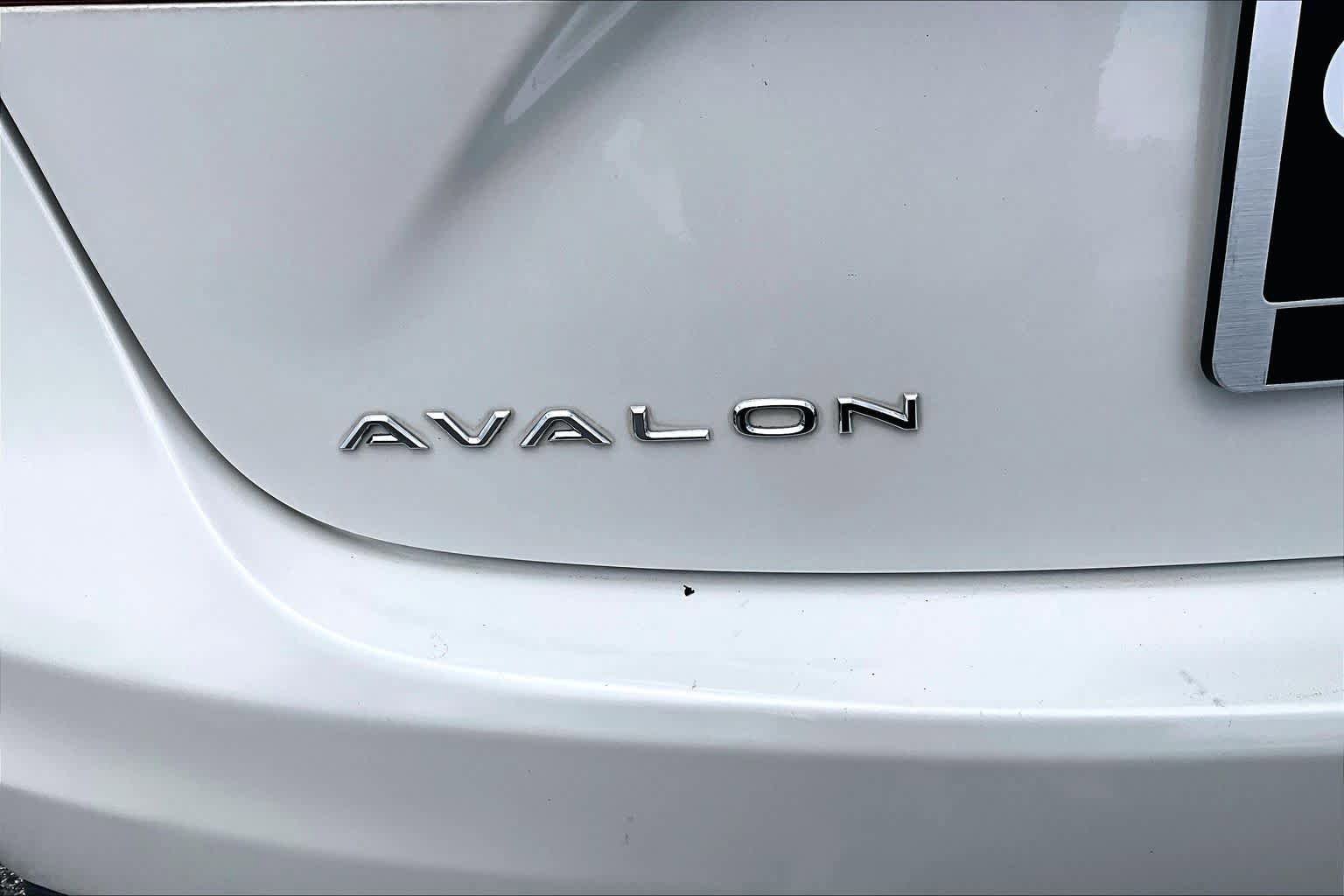 Used 2013 Toyota Avalon Limited w/ Technology Pkg FWD image 31