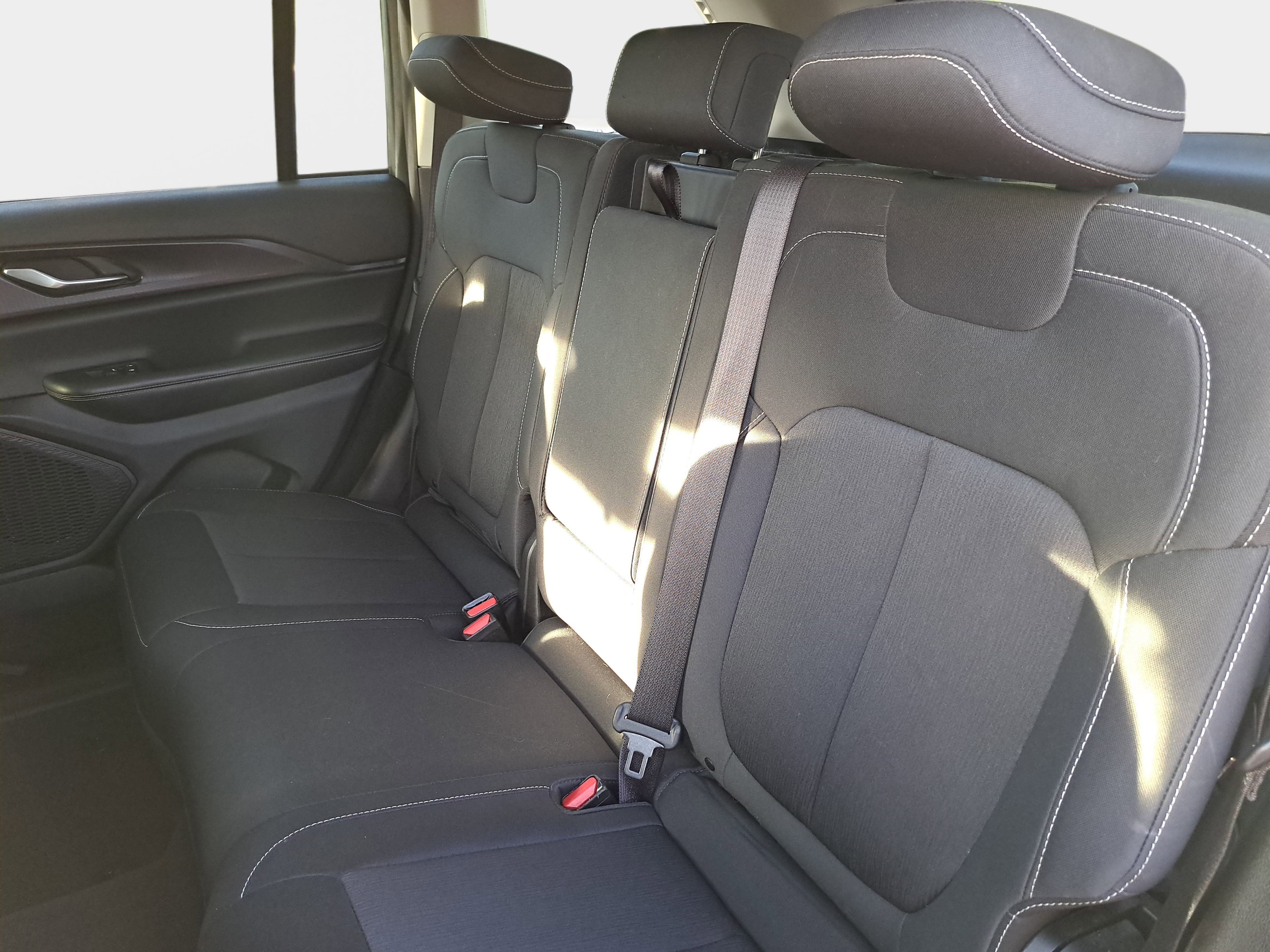 Used 2023 Jeep Grand Cherokee Laredo image 13