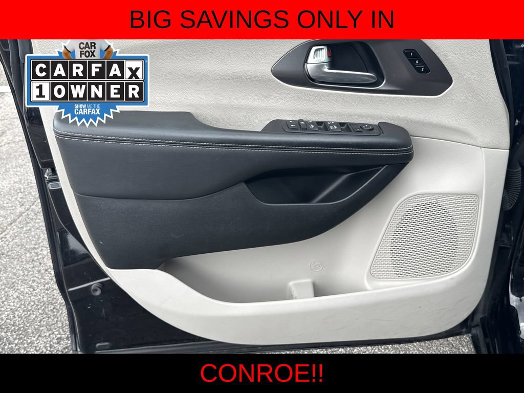 Used 2024 Chrysler Pacifica Touring-L FWD image 10