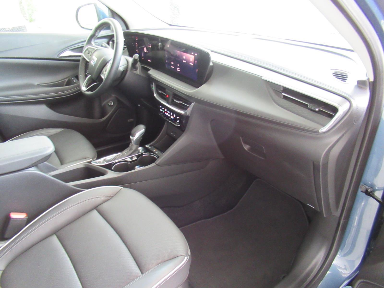 Used 2026 Buick Encore GX Avenir w/ Avenir Technology Package FWD image 11