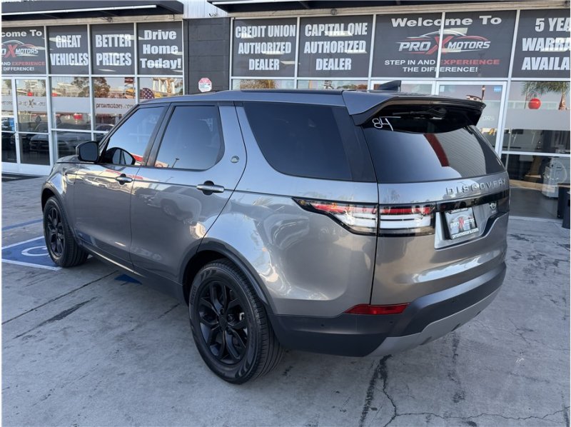 Used 2019 Land Rover Discovery SE AWD/4WD image 12