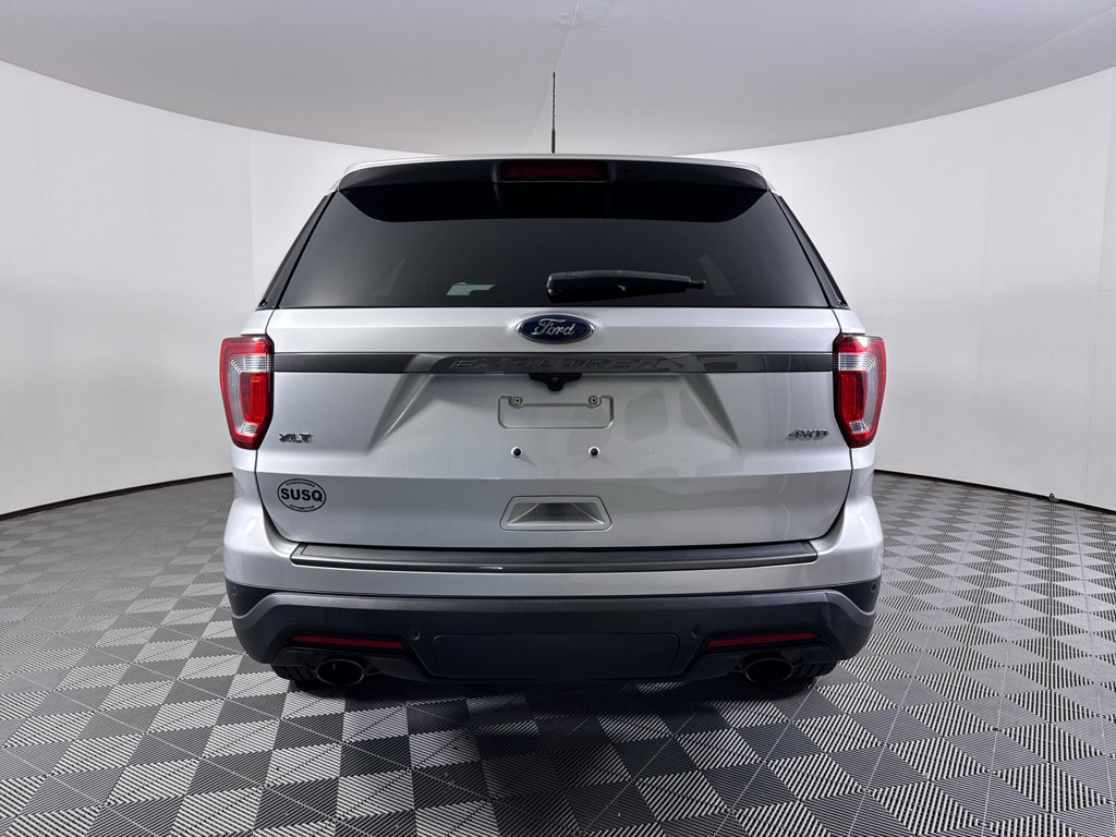 Used 2019 Ford Explorer XLT w/ Equipment Group 202A AWD/4WD image 10