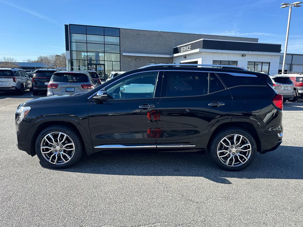 Used 2022 GMC Terrain Denali w/ Denali Premium Package image 6