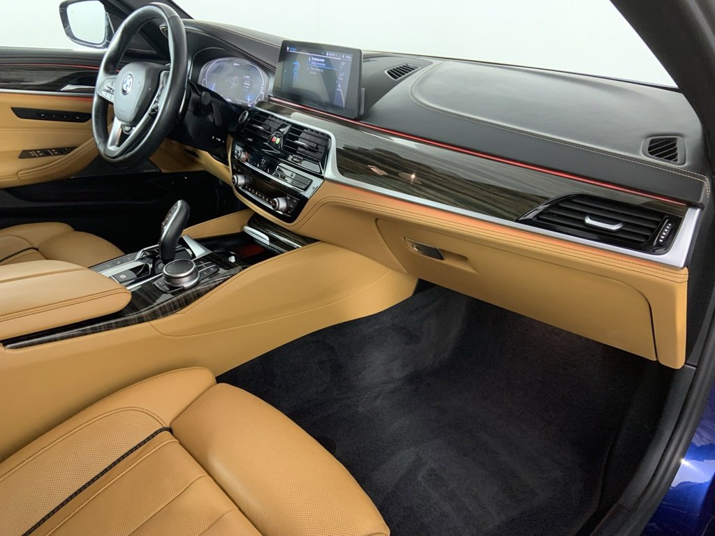 Used 2020 BMW 530e xDrive w/ Executive Package image 28
