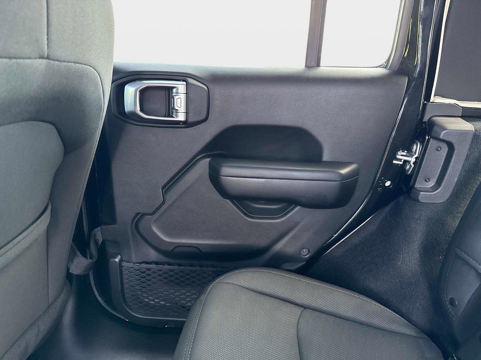 Used 2018 Jeep Wrangler Unlimited Sport S AWD/4WD image 14