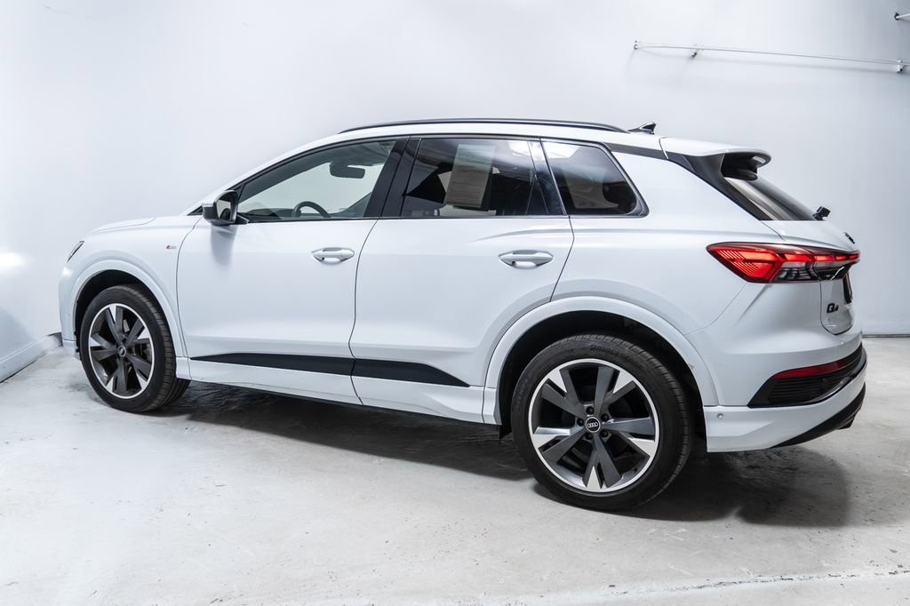Used 2024 Audi Q4 e-tron Premium Plus w/ Premium Plus image 2