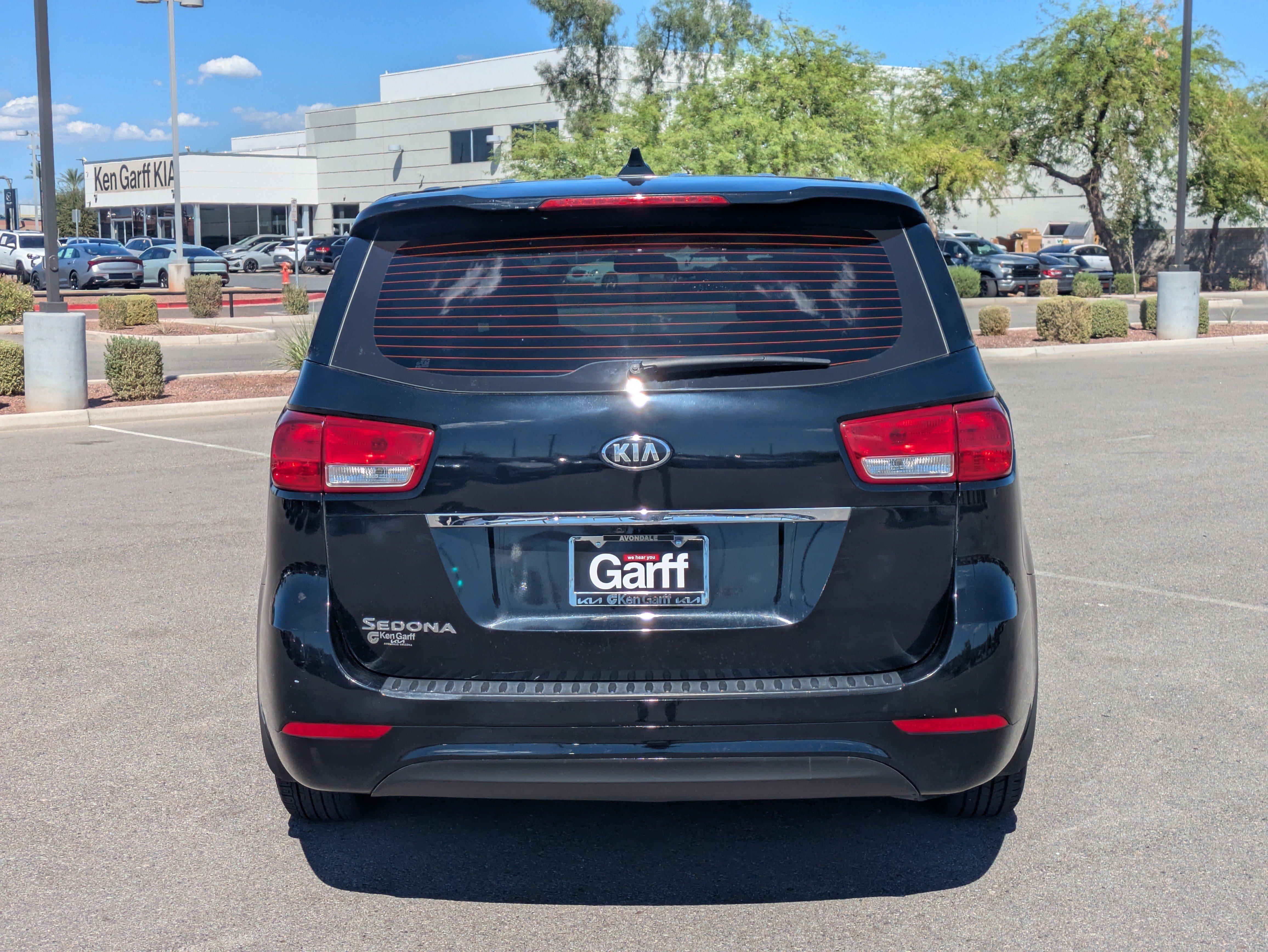 Used 2017 Kia Sedona L FWD image 4