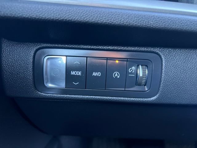 Certified 2025 Chevrolet Traverse LT image 32