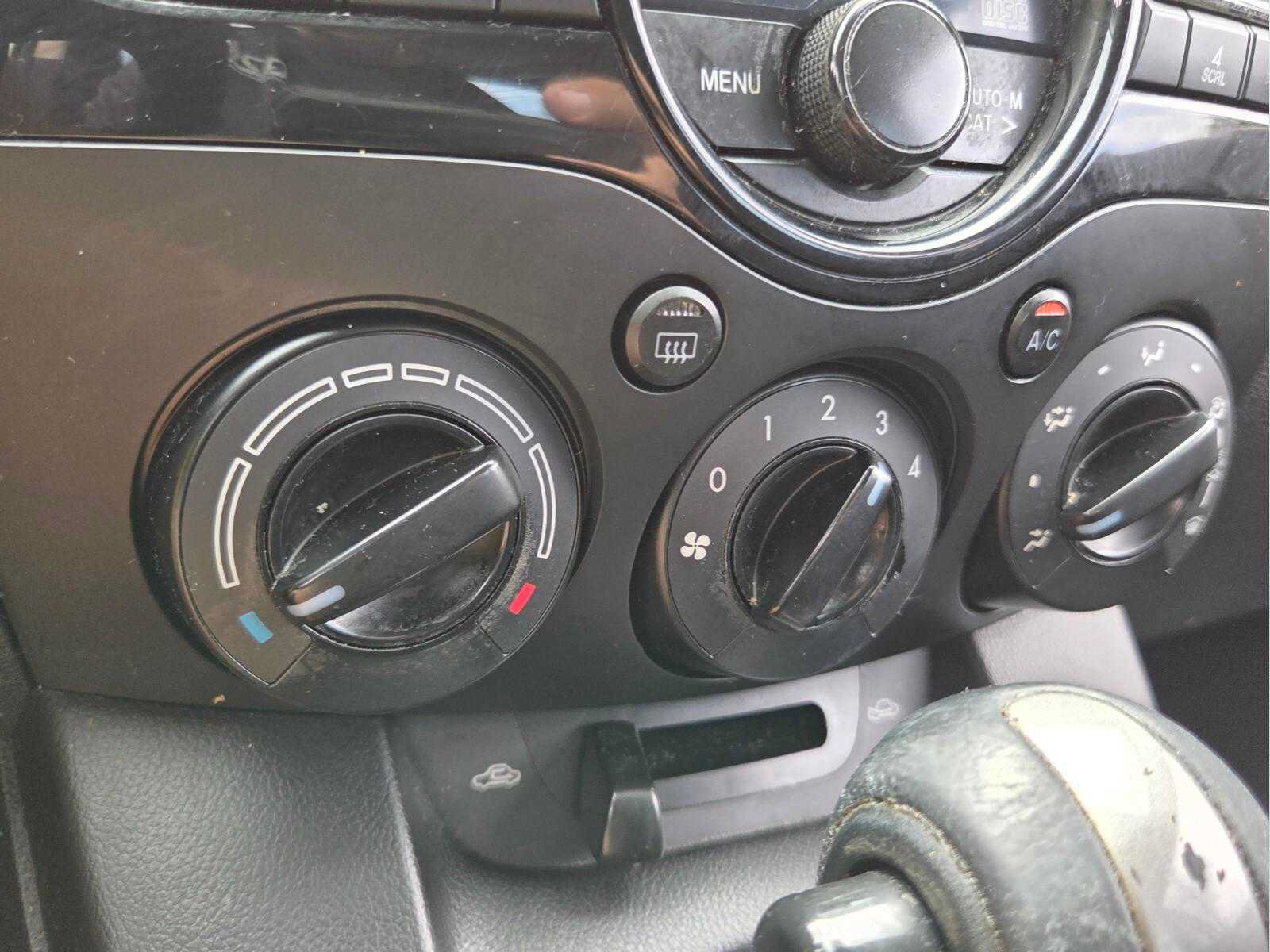 Used 2014 MAZDA MAZDA2 Sport FWD image 26