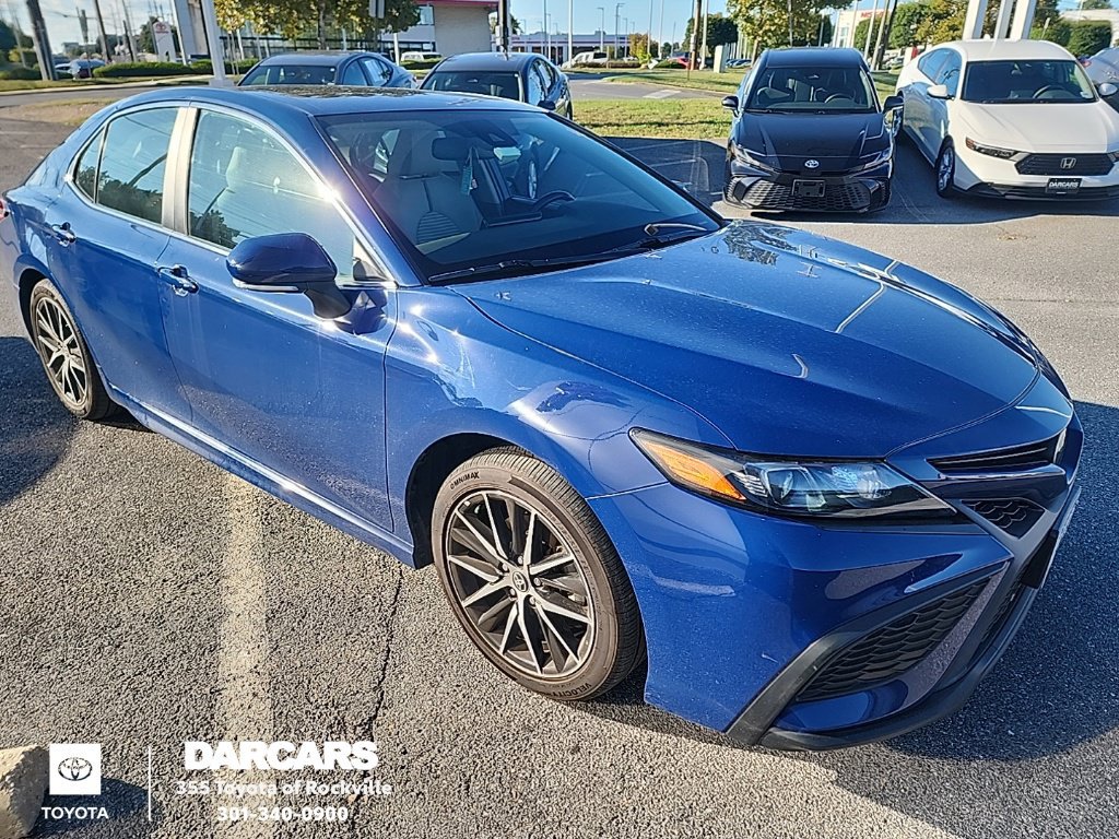 Used 2024 Toyota Camry SE w/ Cold Weather Package FWD image 1